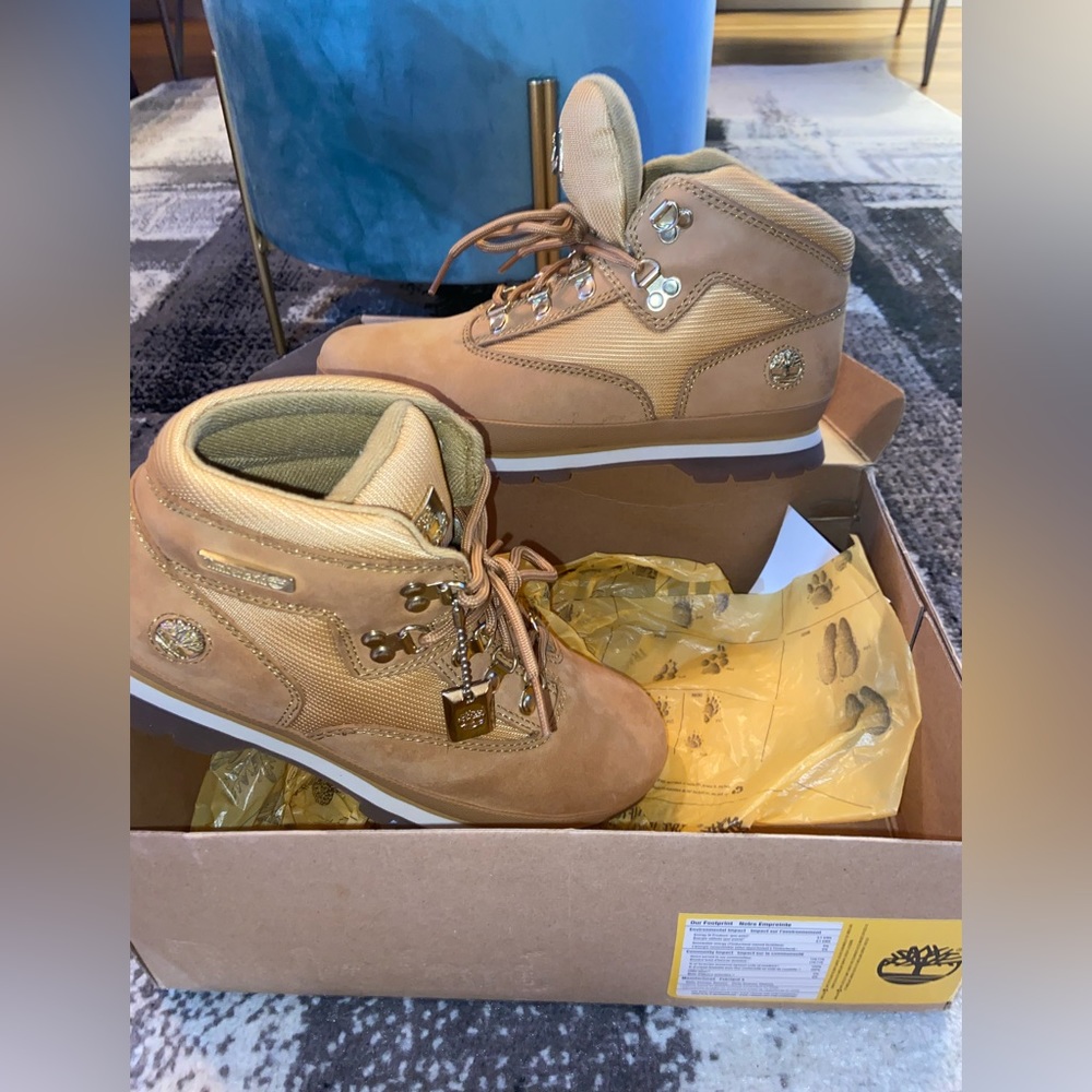 BRAND NEW JUNIOR EURO HKR WHEAT TIMBERLAND BOOTS!